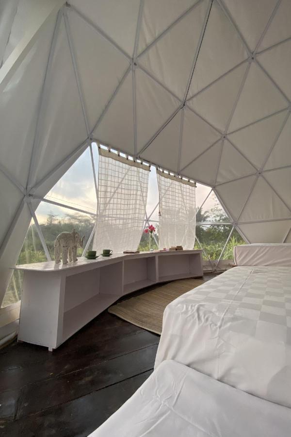 מגלאנג Borobudur Luxury Glamping מראה חיצוני תמונה
